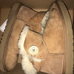 Bailey Button Uggs